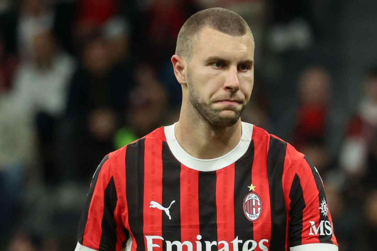 Strahinja Pavlović in campo con il Milan