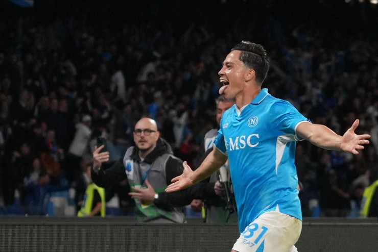 Giacomo Raspadori esulta dopo il gol