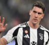Dusan Vlahovic saluta i tifosi