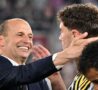 Allegri saluta Vlahovic dopo la vittoria della Coppa Italia