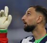 Gigio Donnarumma con lo sguardo al cielo