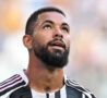 Douglas Luiz alza gli occhi al cielo