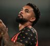 Fase di riscaldamento di Douglas Luiz pre Verona-Juve