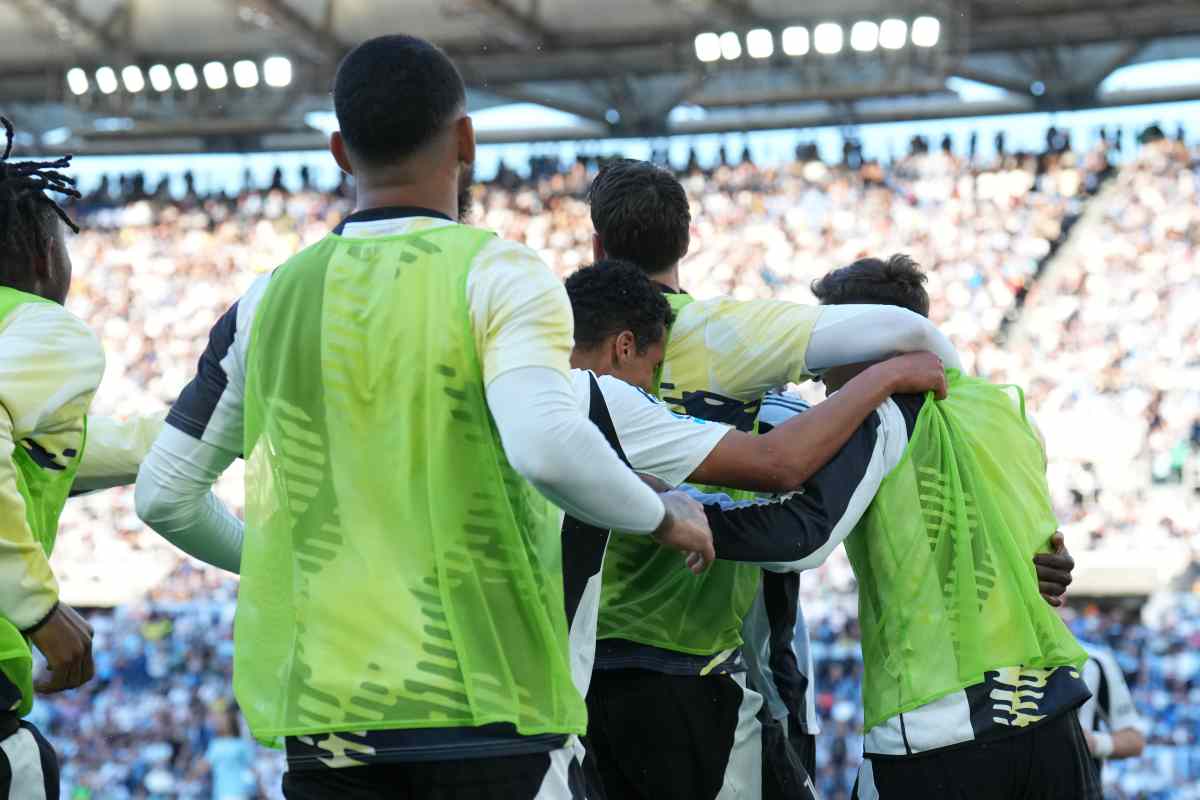 La Juventus esulta festeggiando un gol