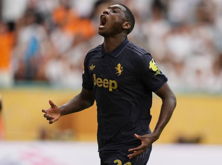 L'attaccante Kolo Muani con la maglia della Juventus