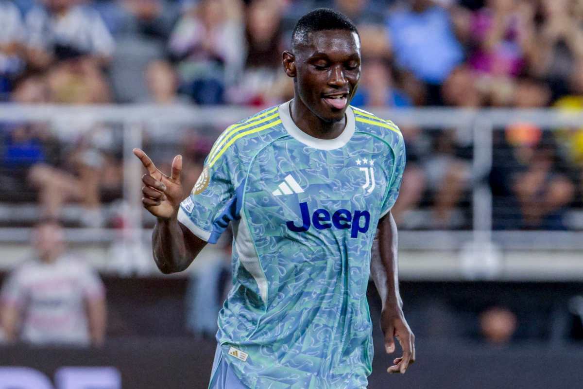 Randal Kolo Muani esulta dopo il gol con la Juve