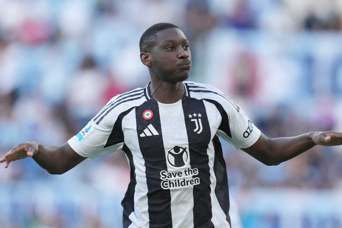 Randal Kolo Muani con la maglia della Juventus