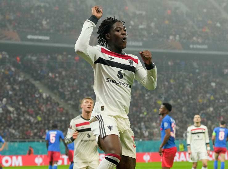 Il centrocampista del Manchester United Kobbie Mainoo