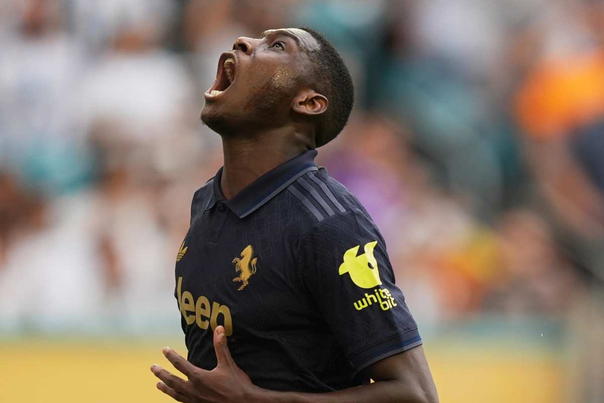 Randal Kolo Muani esulta dopo il gol