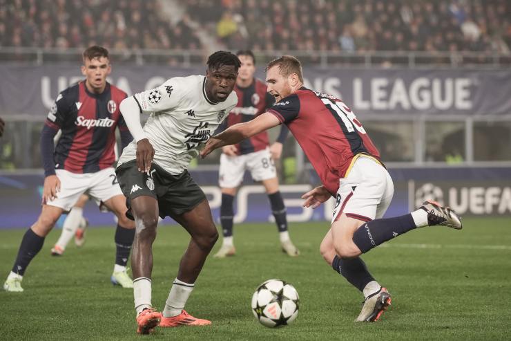 Singo con la maglia del Monaco