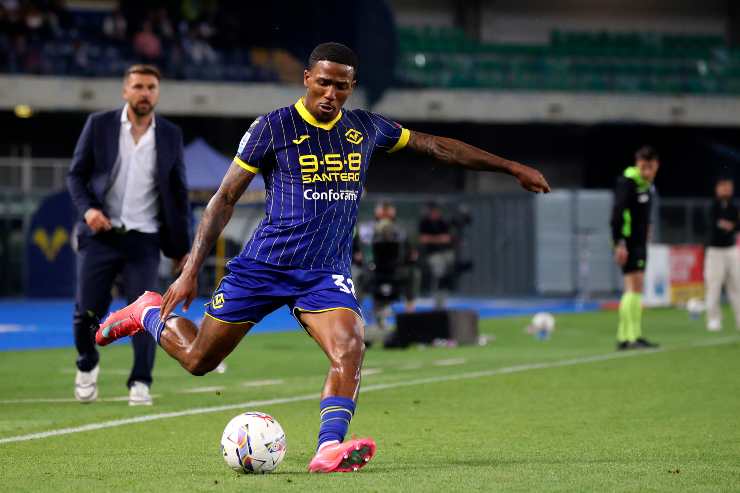 Tchatchoua pronto a mettere in mezzo un traversone