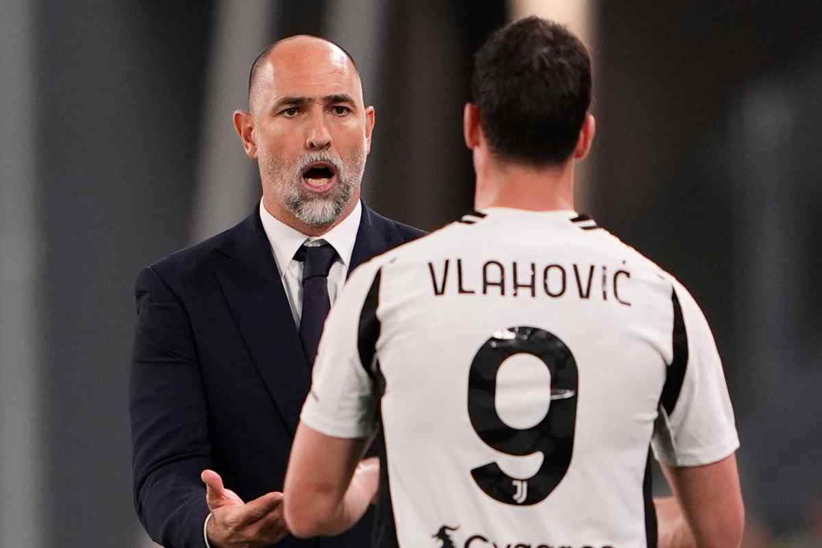 Tudor sprona Vlahovic all'uscita dal campo