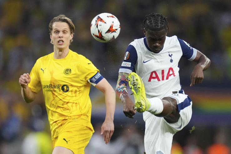 Il centrocampista maliano del Tottenham, Yves Bissouma 