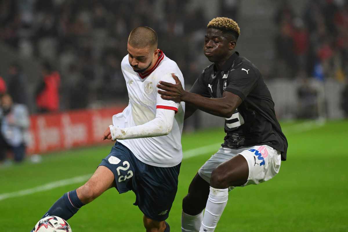 Zhegrova in dribbling palla al piede
