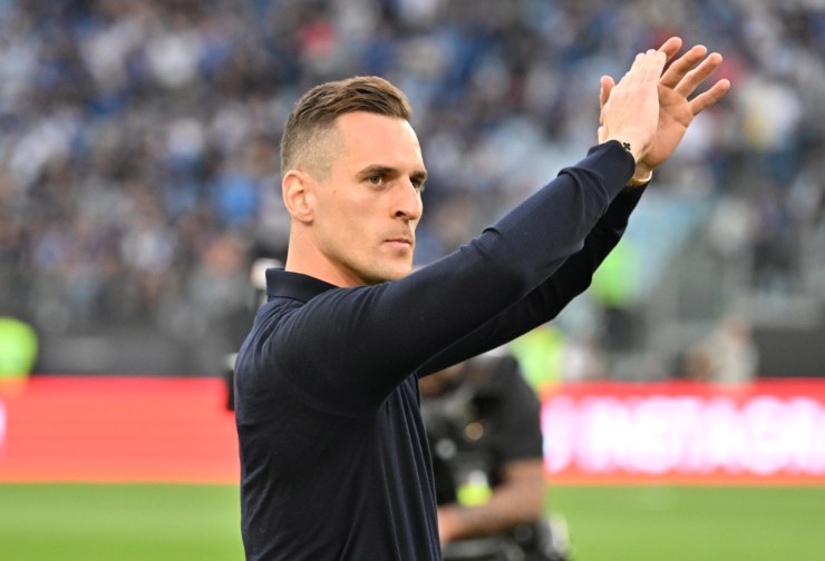 Arek Milik applaude i suoi tifosi