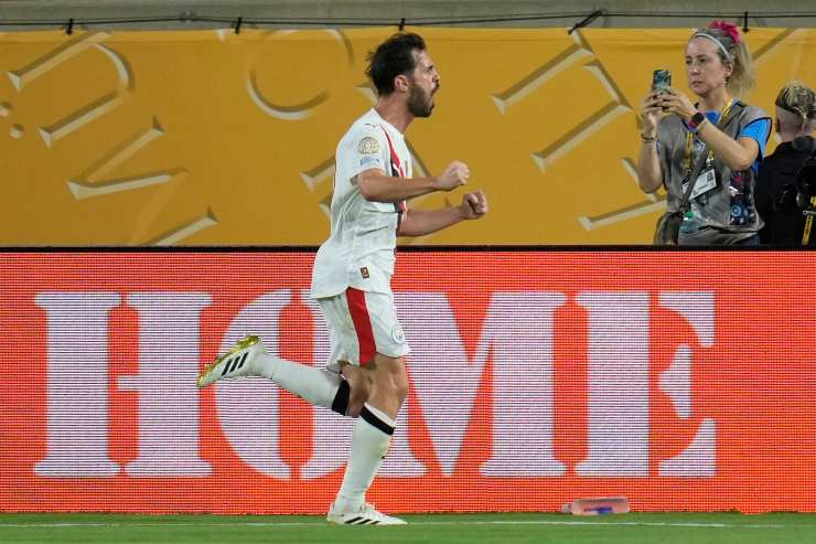 Bernardo Silva esulta dopo aver siglato un gol
