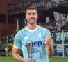 Dusan Vlahovic con il premio di miglior calciatore di Genoa-Juve