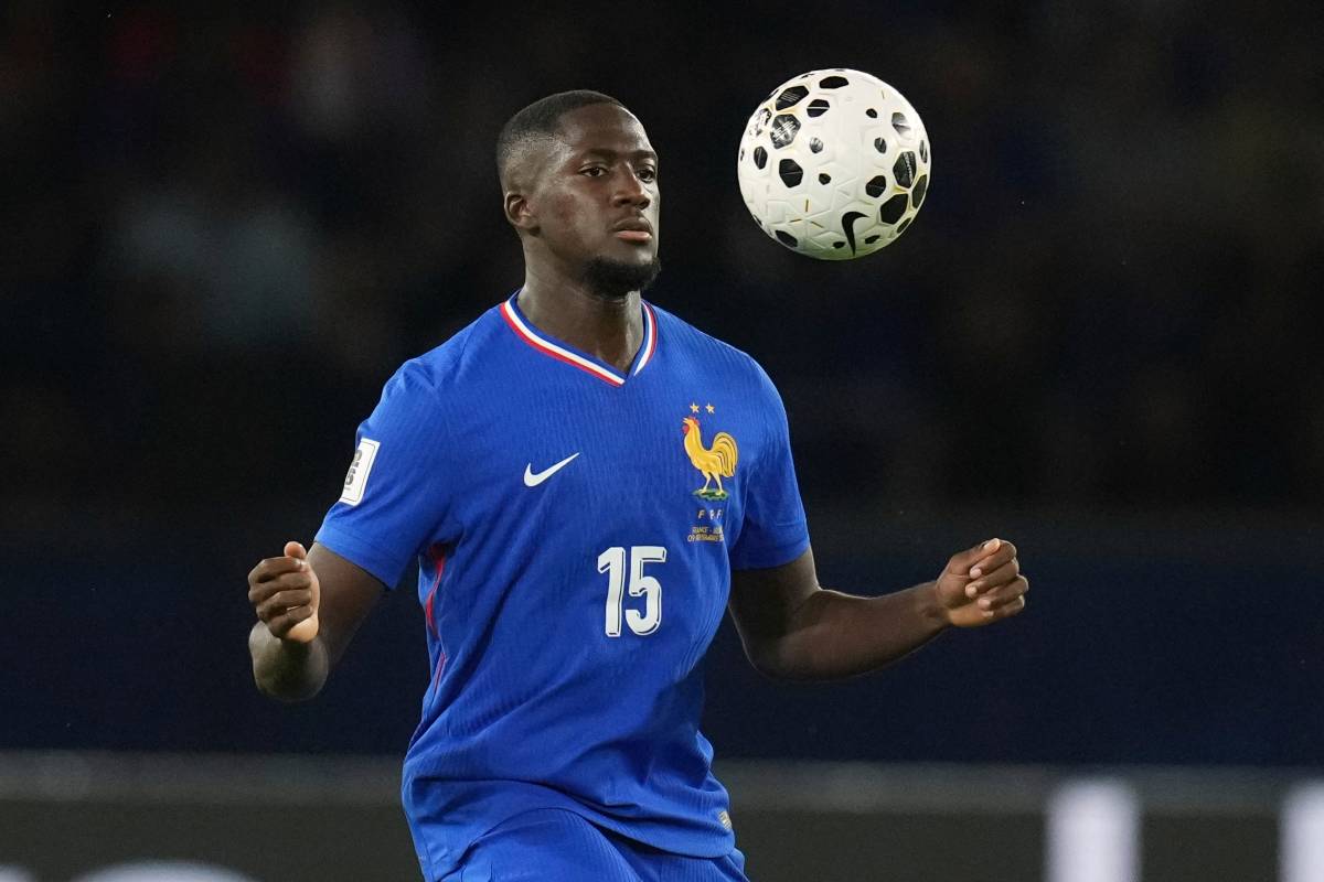 Konaté stoppa il pallone con eleganza