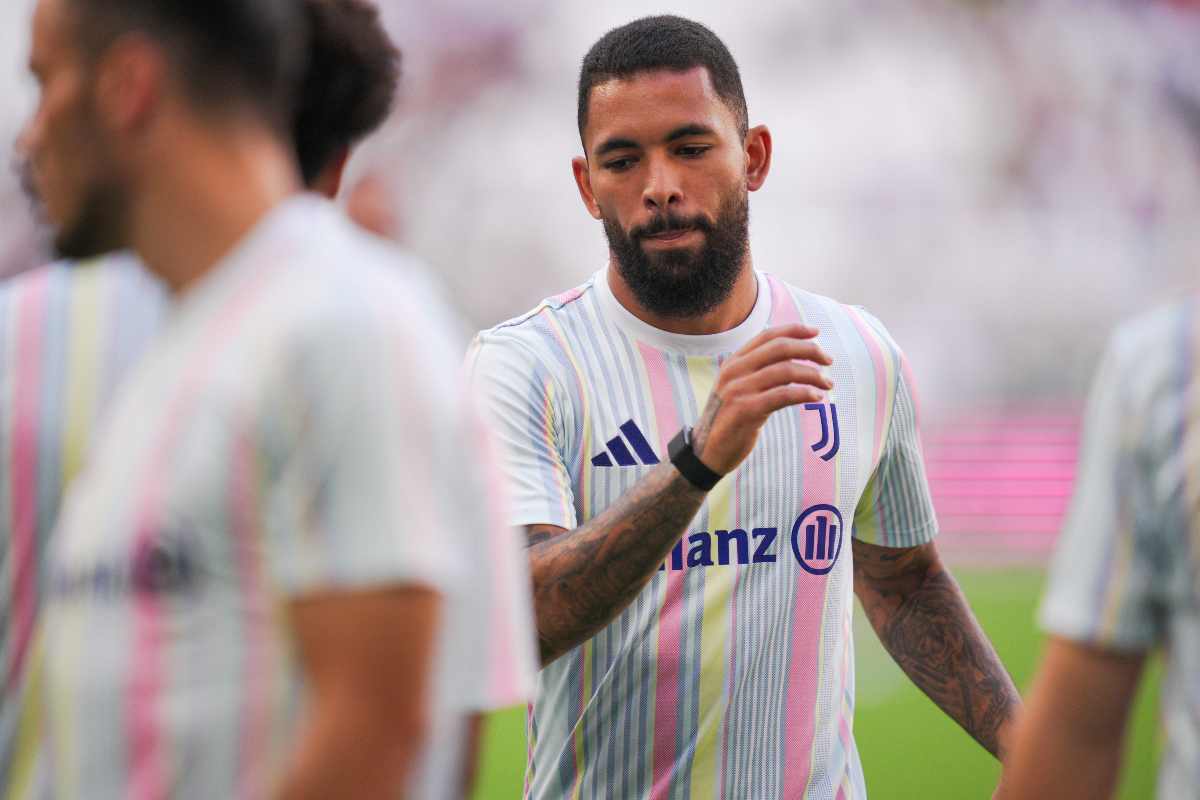 Il centrocampista Douglas Luiz con la Juventus