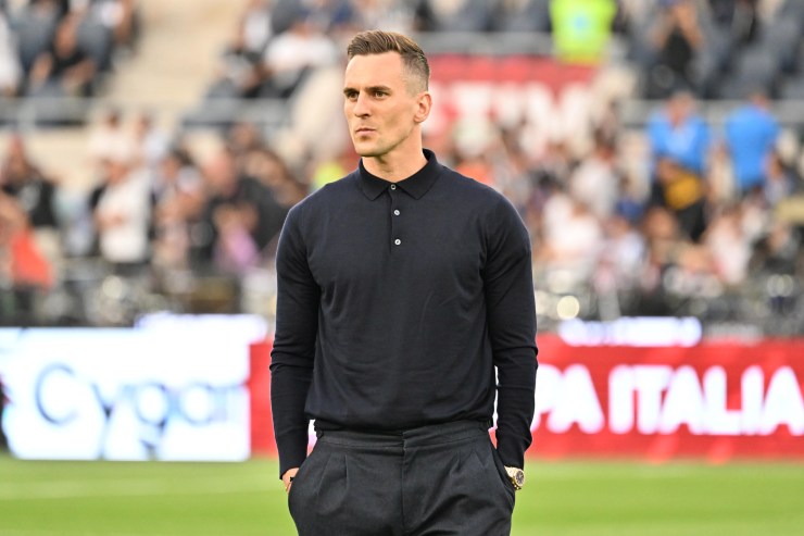 Milik in primo piano
