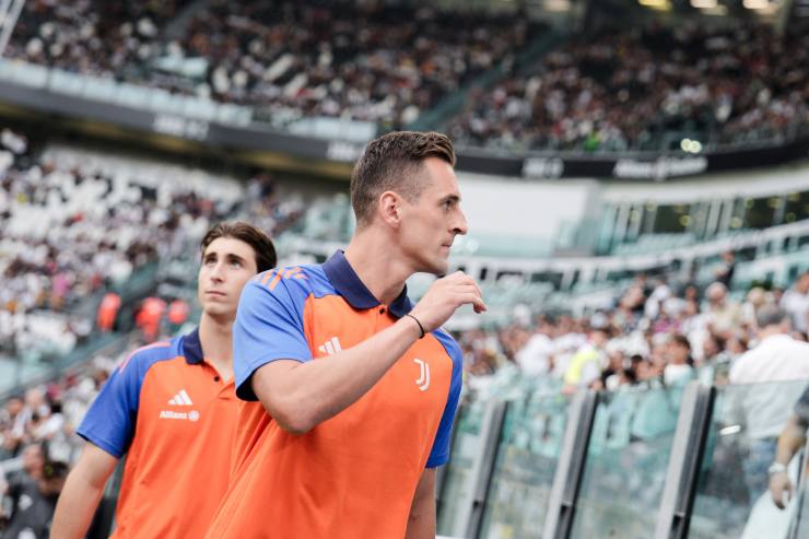 Milik in primo piano 