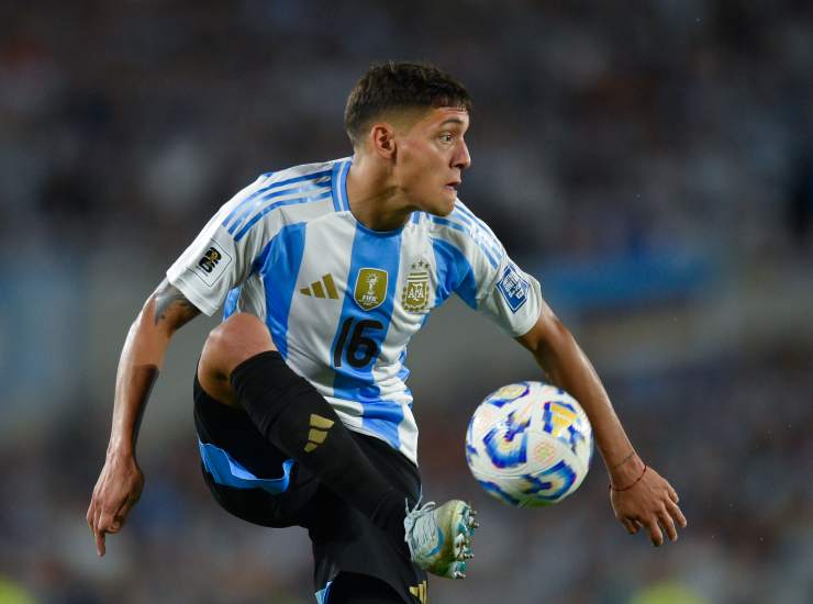 Il difensore Nahuel Molina con la maglia dell'Argentina