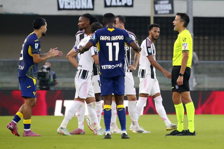 Rapuano durante Verona-Juventus