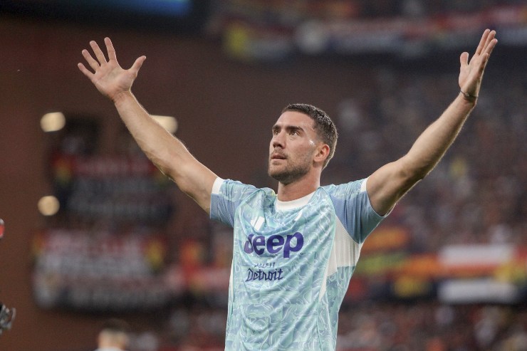 Dusan Vlahovic esulta dopo il gol