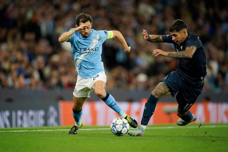 Bernardo Silva sguscia dalla marcatura di Olivera