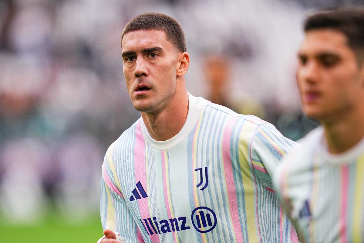 Dusan Vlahovic durante la fase di riscaldamento
