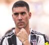 Dusan Vlahovic pensieroso a bordocampo