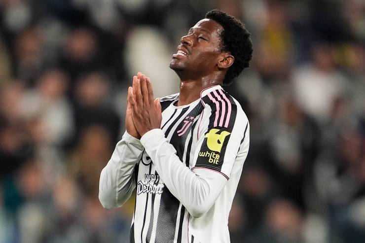 Jonathan David contrariato al termine di un'azione