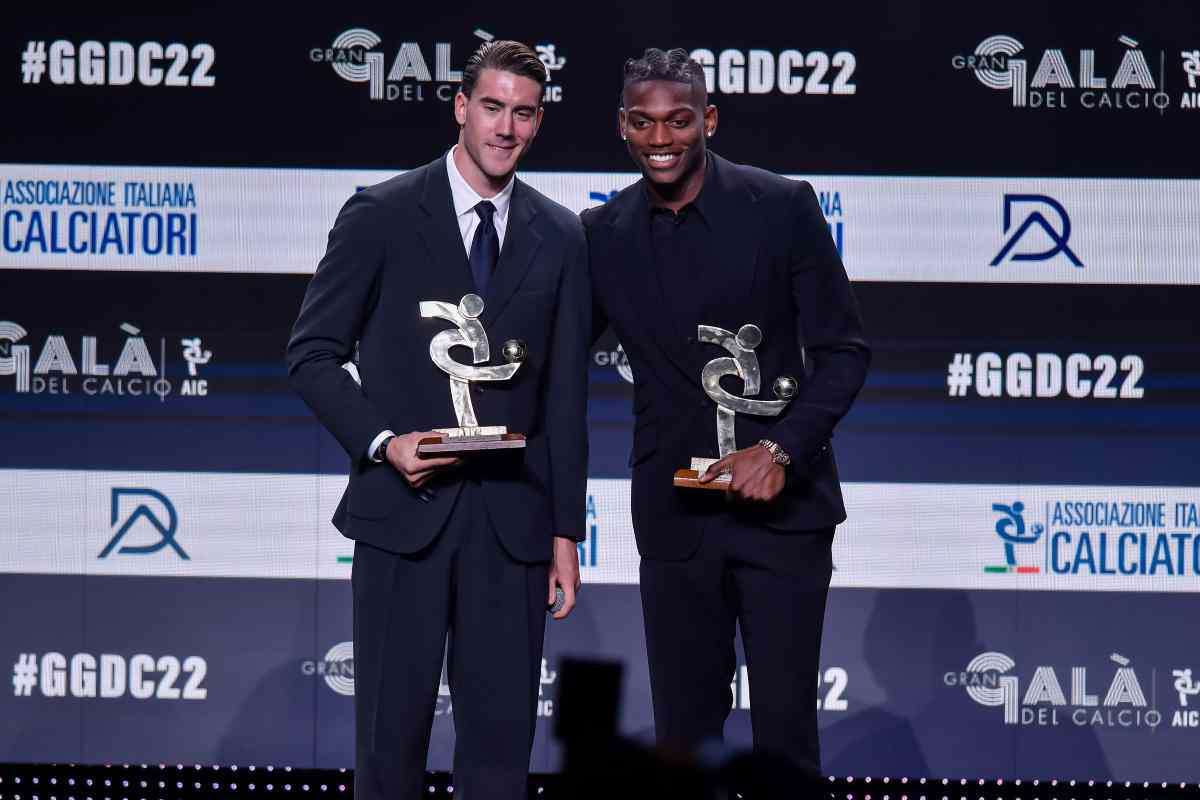 Vlahovic in compagnia di Rafa Leao