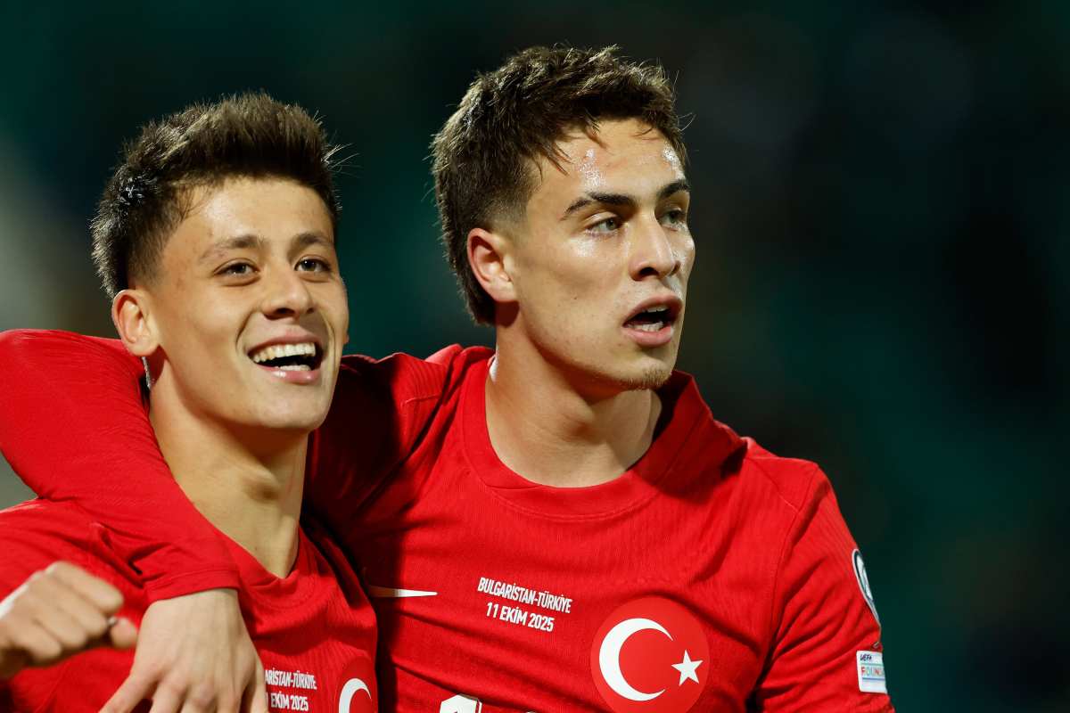 Kenan Yildiz abbraccia Guler