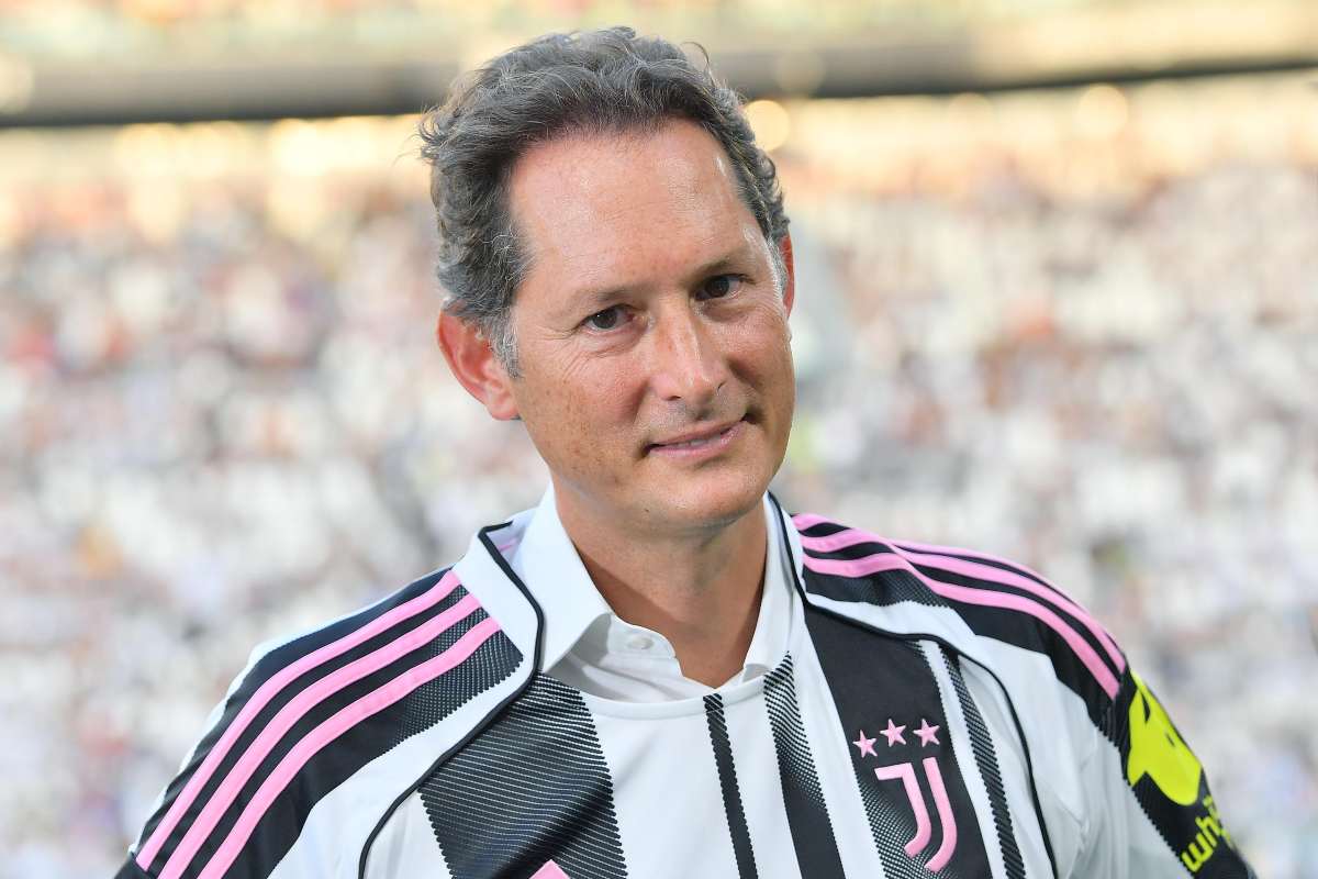 John Elkann con la maglia della Juve