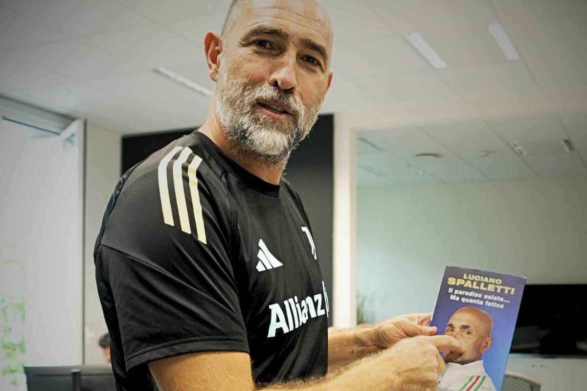 Tudor con il libro di Spalletti
