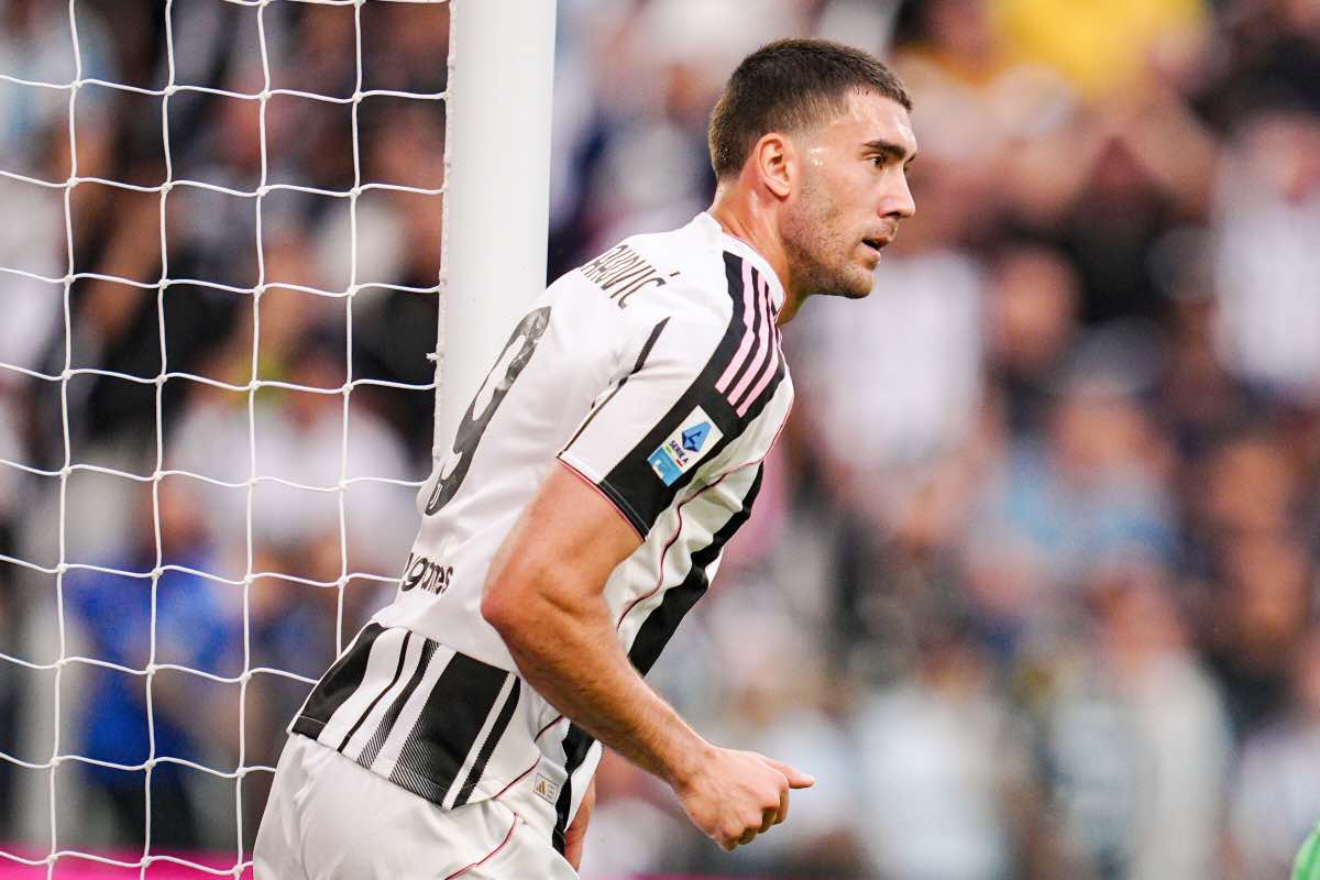 Vlahovic durante una partita della Juve