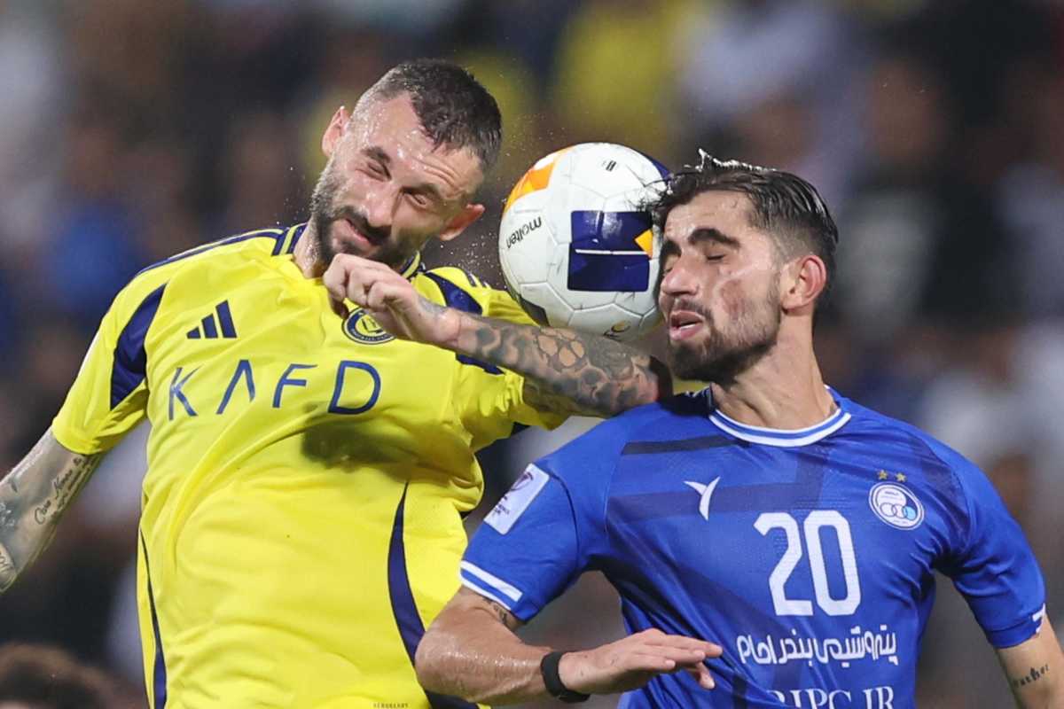 Brozovic prova ad arrivare di testa sul pallone