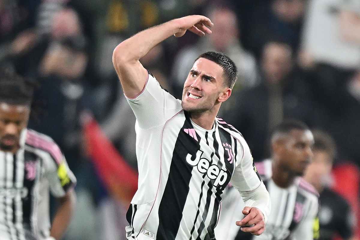 Dusan Vlahovic carica la squadra