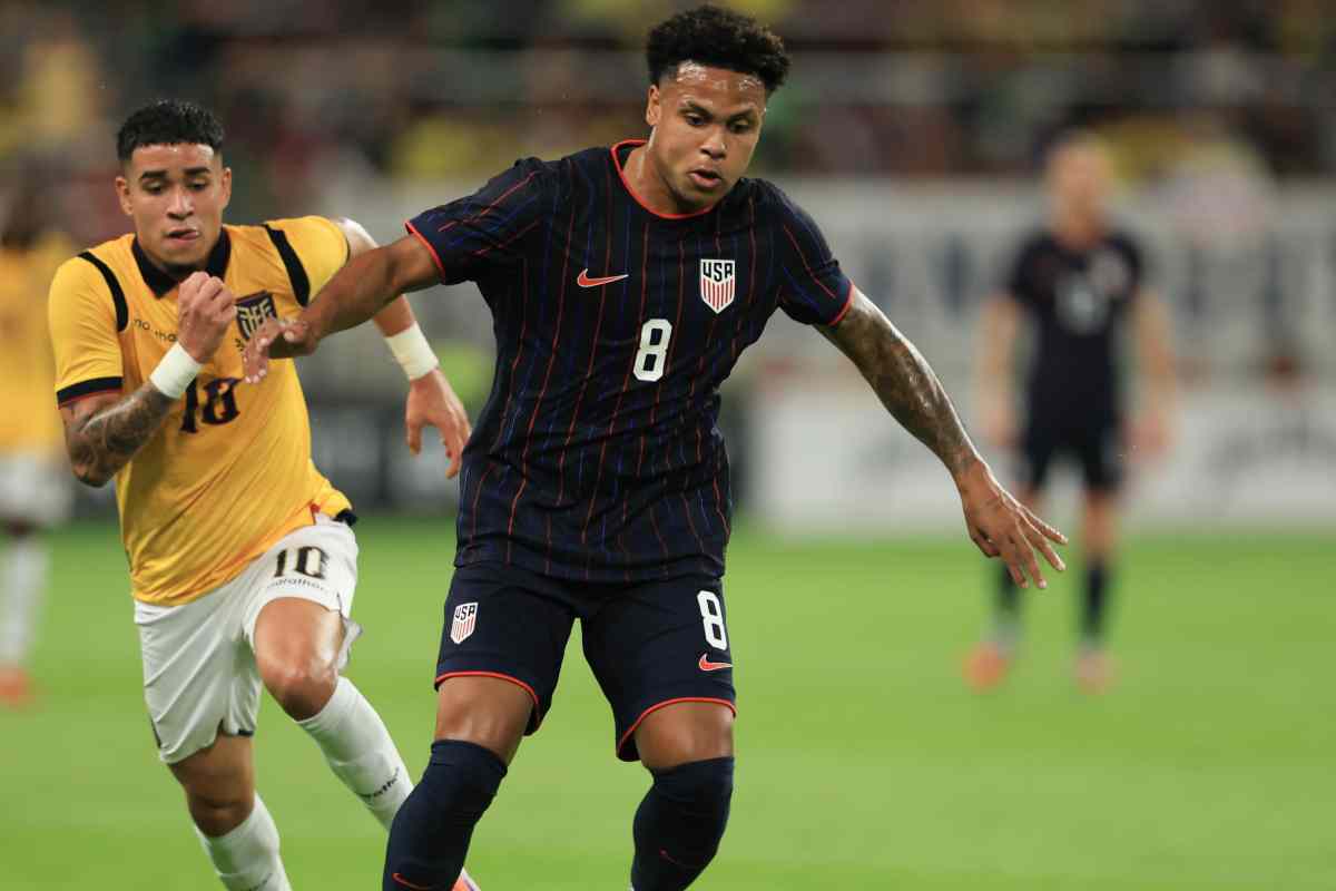 McKennie prova a giostrare il pallone