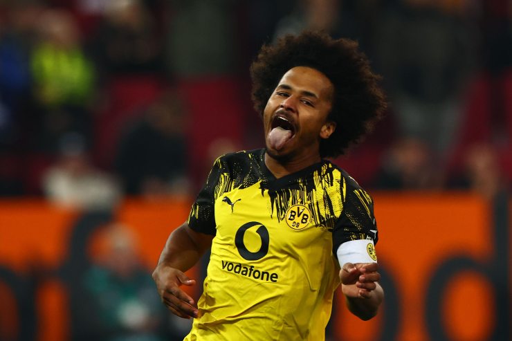 Adeyemi esulta dopo un gol col Borussia Dortmund