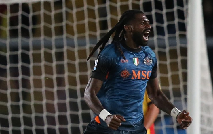 Anguissa esulta dopo il gol in Lecce-Napoli