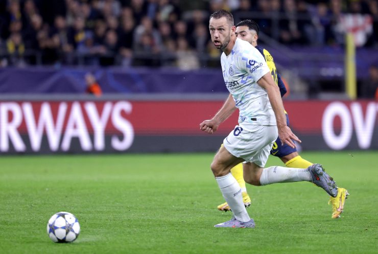 De Vrij in azione con l'Inter in Champions