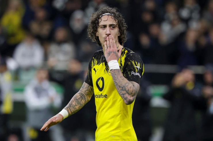 Fabio Silva durante una partita col Borussia Dortmund