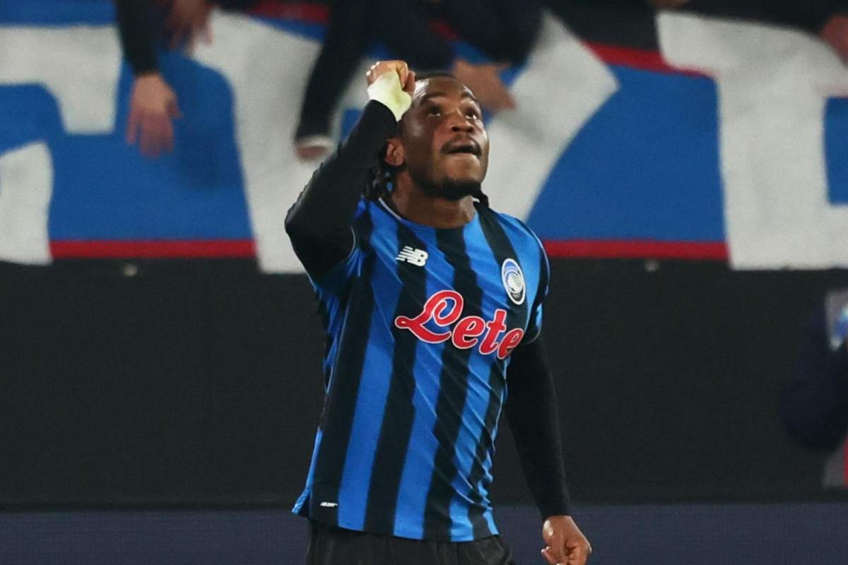 Lookman esulta dopo un gol con l'Atalanta