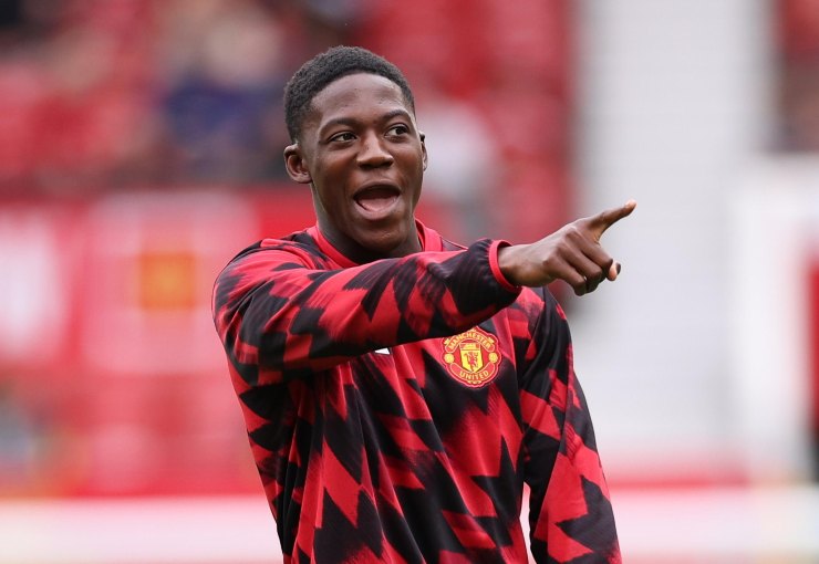 Mainoo prima di una partita del Manchester United