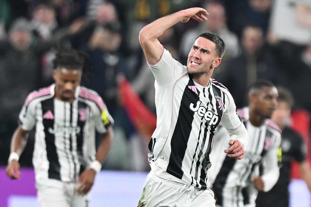 Vlahovic esulta dopo un gol con la Juve