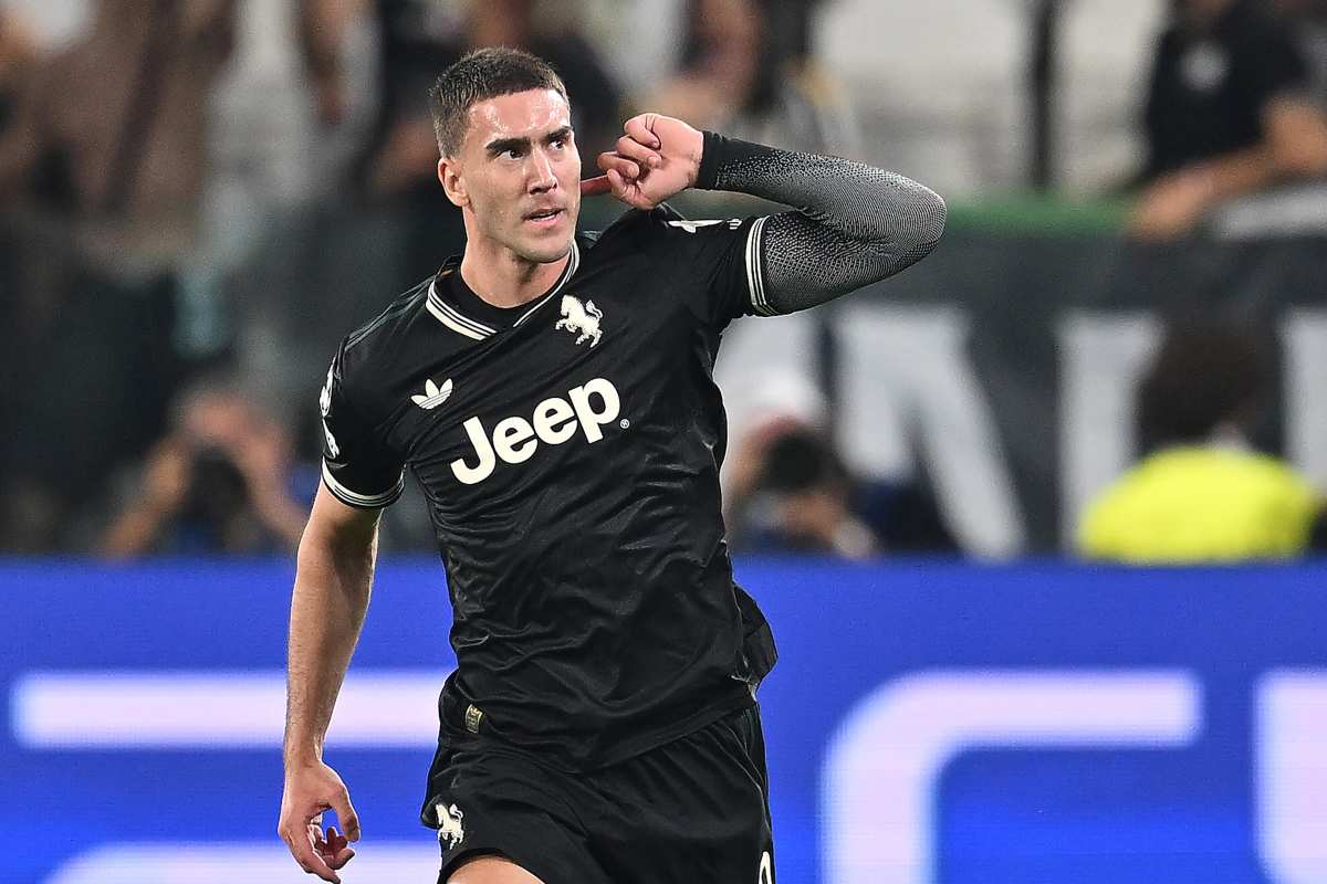 Vlahovic esulta dopo un gol con la Juve