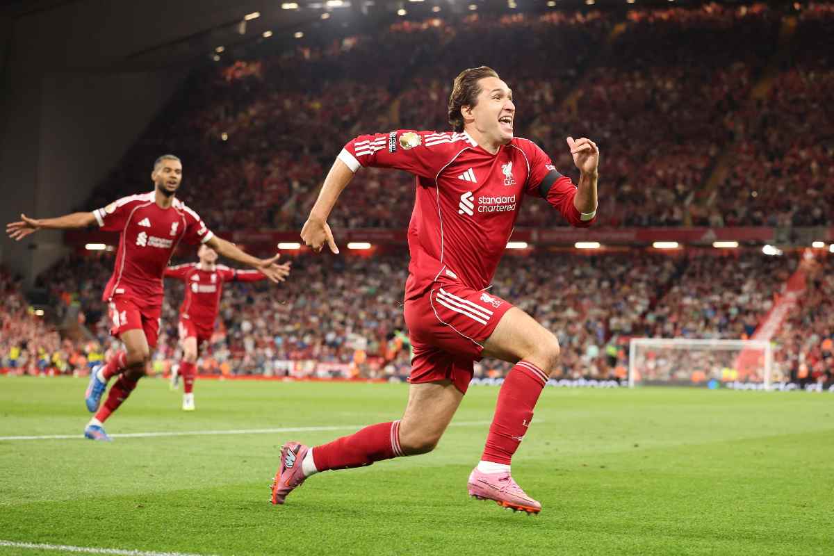 federico chiesa esulta dopo un gol