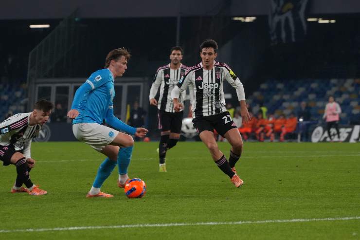 mctominay si muove tra i giocatori della juve